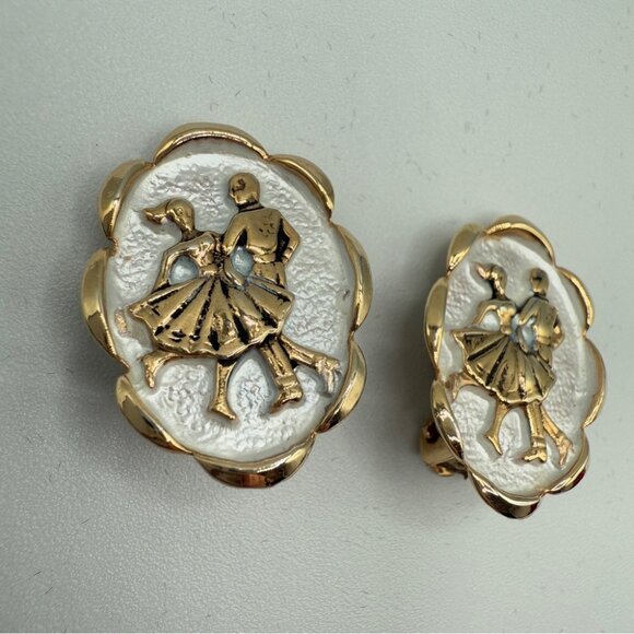 Vintage Square Dancing Oval Clip-On Earrings in Silver White and Gold - Picture 3 of 10